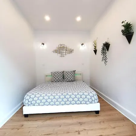 Appart Industriel A 5 Min A Pieds De La Gare Apartment *